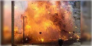 Read more about - Murshidabad Bomb Explosion । বাঁধা হচ্ছিলো বোমা, বিস্ফোরণে উড়লো বাড়ি, মুর্শিদাবাদে মৃত ৩
