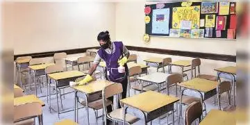 Read more about - ভয়াবহ কোভিড পরিস্থিতে মঙ্গলবার থেকে সম্পূর্ণভাবে বন্ধ রাজ্যের সমস্ত বিদ্যালয়