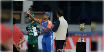 Read more about - INDvsPAK | টসে ফের পাক অধিনায়কের সঙ্গে হাত মেলালেন না সূর্যকুমার যাদব!