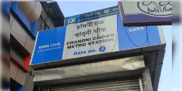 Read more about - Kolkata Metro | সাতসকালে মেট্রো বিভ্রাট, কামরার নিচ থেকে ছড়াচ্ছে আগুনের ফুলকি, চাঞ্চল্য চাঁদনী চক স্টেশনে