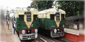 Read more about - Local Train Cancelled | শনি-রবি শিয়ালদহ শাখায় বাতিল ৩৩টি লোকাল, ভোগান্তিতে যাত্রীরা