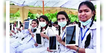 Read more about - HS Exam | ট্যাবের টাকায় ‘হ্যাঁ’, পরীক্ষায় ‘না’! এবার উচ্চমাধ্যমিক দিচ্ছেনা কয়েক হাজার পড়ুয়া