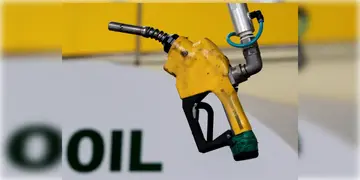 Read more about - Oil Purchase | US থেকে তেল ক্রয় বাড়ালো ভারত! জুন আসবে ১১.২ মিলিয়ন ব্যারেল অপরিশোধিত তেল!