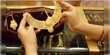 Read more about - Gold Rate Today | লাখের গন্ডি ছাড়িয়েও থামছে না হলুদ ধাতু, আজ কলকাতায় সোনার দাম কত?