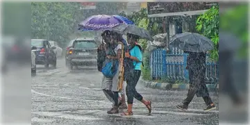 Read more about - Weather Update | আজ অতিভারী বৃষ্টির সতর্কতা দক্ষিণবঙ্গের একাধিক জেলায়! কবে থেকে কমবে বৃষ্টির দাপট?
