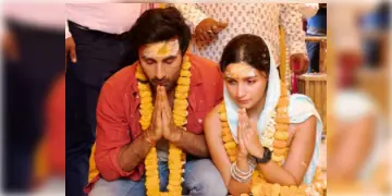 Read more about - Ranbir Kapoor-Alia Bhatt: বিয়ে ‘বিক্রি’র জন্যই কি চুক্তিপত্রে সই করাবেন ‘রণলিয়া’?