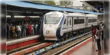 Read more about - Howrah Ranchi Vande Bharat | প্যান্টোগ্রাফের সমস্যার জেরে প্রায় দু’ঘণ্টা দাঁড়িয়ে রইলো হাওড়া-রাঁচি বন্দে ভারত!