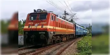 Read more about - Indian Railway | দীপাবলি ও ছট পুজো উপলক্ষ্যে চলবে ৭০০০ অতিরিক্ত স্পেশাল ট্রেন, থাকবে স্টেশনগুলিতে বিশেষ ব্যবস্থাও