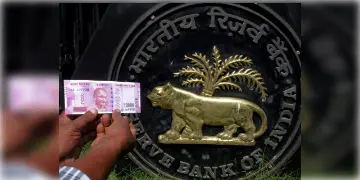 Read more about - 2000 Note Exchange | ২০০০ নোট বদলানোর সময় প্রায় শেষ! আগামীকালের মধ্যে নোট না বদল করলে পড়তে পারেন বিপদে! বাড়বে কি ২০০০ টাকার নোট বিনিময়ের শেষ তারিখ?