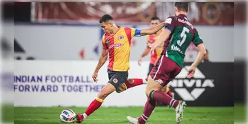 Read more about - East Bengal vs Mohun Bagan । দর্শকশূন্য স্টেডিয়াম, ম্যাকলরেনের ১ গোল দেখতে গুয়াহাটিতে মেরেকেটে ১০০০