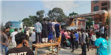 Read more about - Bangladesh | ''জুলাই বিপ্লবের আহতদের অবহেলা করা হচ্ছে'', প্রতিবাদে ঢাকার রাস্তায় পথ অবরোধে নামলো বিপ্লবীরা
