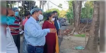 Read more about - বাদুড়িয়া গ্রামের করোনা আক্রান্তদের পাশে এলাকার বিডিও,দুস্থ পরিবার গুলির খাবারের ব্যবস্থা করল প্রশাসন