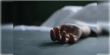 Read more about - Newtown | নিউটাউনের গেস্ট হাউস থেকে উদ্ধার যুবতীর দেহ! বিবাহ বহির্ভূত সম্পর্কের সন্দেহে খুন করলো স্বামী!