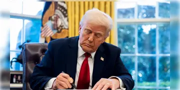 Read more about - Donald Trump | আমেরিকায় আমদানি হওয়া গাড়িতে ২৫ শতাংশ শুল্ক আরোপ ট্রাম্পের!