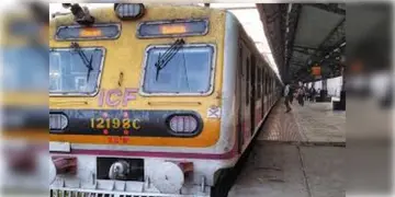 Read more about - Local Train Cancelled | সপ্তাহান্তে বনগাঁ, গেদে, শান্তিপুর শাখায় একগুচ্ছ ট্রেন বাতিলের আশঙ্কা, বিপাকে নিত্যযাত্রীরা