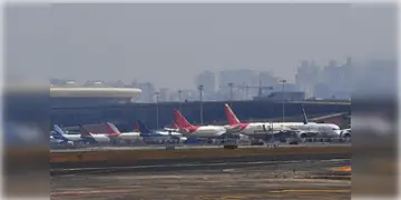 Read more about - Kolkata Airport | ফের কলকাতা বিমানবন্দরে বোমা আতঙ্ক! সাতটি বিমানের জরুরি অবতরণ করানো হয়