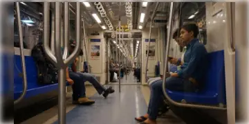 Read more about - Kolkata Metro | ঈদ উপলক্ষ্যে বৃহস্পতিবার বন্ধ মেট্রোর দুটি লাইন! কম পাওয়া যাবে মেট্রো রেলের পরিষেবা!