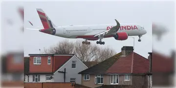 Read more about - Air India | আবার সেই বোয়িং! টেক অফের পরই প্রায় ৯০০ ফুট নীচে নেমে যায় এয়ার ইন্ডিয়ার বিমান!