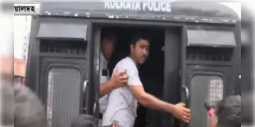 Read more about - SSC Teacher Protest | চাকরিহারা শিক্ষকদের অর্ধনগ্ন মিছিল রুখতে শিয়ালদহ চত্বরে বিশাল পুলিশ বাহিনী! চলছে ধরপাকড়ও!