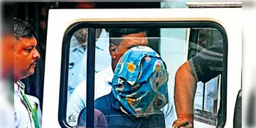 Read more about - RG Kar | “আমাকে ফাঁসানো হচ্ছে! ডিপার্টমেন্ট চুপ থাকতে বলেছে”! মন্তব্য আরজিকর কাণ্ডে ধৃত সঞ্জয়ের