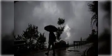 Read more about - দক্ষিণবঙ্গের তিন জেলায় বজ্রবিদ্যুৎ-সহ প্রবল ঝড়বৃষ্টির সম্ভাবনা রয়েছে