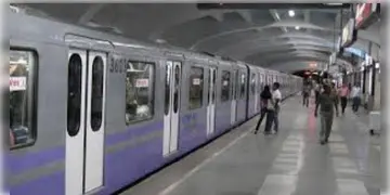 Read more about - Kolkata metro । কলকাতা মেট্রোয় কর্মী সংকট, রিলে অনশনের পথে মেট্রো রেলওয়ে মেনস ইউনিয়ন