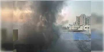 Read more about - Park Circus | পার্ক সার্কাস স্টেশন লাগোয়া এলাকায় অগ্নিকান্ড! ঘটনাস্থলে দমকলের ৮টি ইঞ্জিন