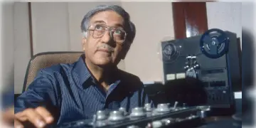 Read more about - Ameen Sayani | প্রযোজনা করেছেন প্রায় ৫৪,০০০ রেডিও শো! চির ঘুমে ‘গীতমালা’র কণ্ঠ! পড়ুন আমিন সায়ানির জীবনী!