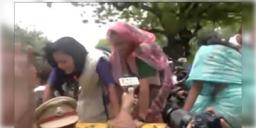 Read more about - Delhi | SIR-র প্রতিবাদে ধুন্ধুমার দিল্লি! ব্যারিকেড টপকালেন মহুয়া, রাস্তাতেই বসে গেলেন প্রিয়ঙ্কা-ডিম্পলরা!