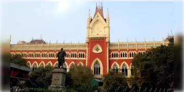 Read more about - আতঙ্কিত হাইকোর্ট চত্বর! পোড়া গন্ধ ছড়াচ্ছে কলকাতা হাইকোর্টে, খালি করা হল এজলাস