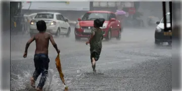 Read more about - Weather | দক্ষিণবঙ্গে তাপমাত্রা বাড়বে চার ডিগ্রি! উত্তরবঙ্গে রয়েছে ভারী বৃষ্টিপাতের পূর্বাভাস!