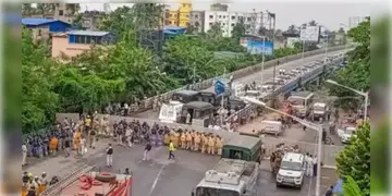 Read more about - Bangla Bandh | বুধবার ১২ ঘন্টার ধর্মঘটের ডাক বিজেপির! 'ধর্মঘট মানা হবে না' সাফ জানিয়ে একাধিক নির্দেশিকা নবান্নর
