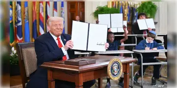 Read more about - Donald Trump | বন্ধ হবে আমেরিকার শিক্ষা দফতর! শিক্ষাব্যবস্থার 'উন্নতি' করতে বড় সিদ্ধান্ত ট্রাম্পের!