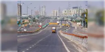 Read more about - রবিবার লকডাউন, মাস্ক ছাড়া ঘুরলেই ১০ হাজার টাকা পর্যন্ত জরিমানা দিতে হবে উত্তর প্রদেশে