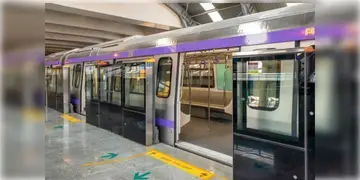 Read more about - Metro Suicide । দমদমগামী মেট্রোতে ঝাঁপ দিয়ে আত্মহত্যা, প্রায় আধঘন্টা বন্ধ রইলো মেট্রো চলাচল