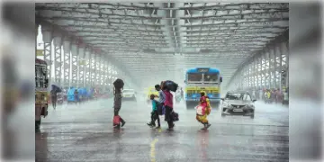 Read more about - WB Weather | দক্ষিণবঙ্গেও প্রবেশ বর্ষার! আগামী ২৪ ঘন্টার মধ্যে বজ্রবিদ্যুৎ-সহ বৃষ্টি একাধিক জেলায়!