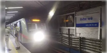 Read more about - Kolkata Metro | গত ৫ বছরে কতজন কলকাতা মেট্রোয় ঝাঁপ দিয়ে আত্মহত্যা করেন? তথ্য দিলেন রেলমন্ত্রী অশ্বিনী বৈষ্ণব!