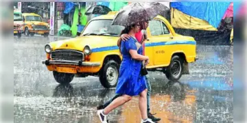 Read more about - Weather | রোদ-বৃষ্টির খেলা কলকাতায়! বিক্ষিপ্ত  বৃষ্টি গোটা দক্ষিণবঙ্গে! আগামীকাল থেকে কমবে বৃষ্টির সম্ভাবনা!