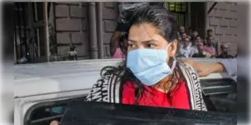 Read more about - যখের ধনের খোঁজে একাধিক ফ্ল্যাটে হানা ইডির! জেরায় বিস্ফোরক দাবি অর্পিতার