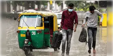 Read more about - দক্ষিণবঙ্গ জুড়ে গভীর নিম্নচাপ, উত্তরের কোন কোন জেলাগুলি ভাসবে জানুন আবহাওয়া দফতরের পূর্বাভাস