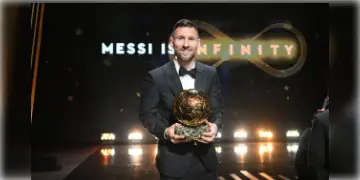 Read more about - Ballon d'Or 2023 | অষ্টমবার বিশ্বসেরা মেসি-ই! নিজের রেকর্ড ভাঙলেন নিজেই! ব্যালন ডি'অর হাতে নিয়ে মারাদোনাকে উৎসর্গ লিওনেলের!
