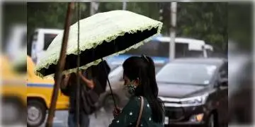 Read more about - বজ্র বিদ্যুৎ-সহ স্বস্তির বৃষ্টিতে ভিজল কলকাতা সহ দক্ষিণবঙ্গের বিভিন্ন জেলা