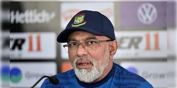 Read more about - Chandika Hathurusingha | ক্রিকেট কোচের প্রধানের চাকরি হারালেন চন্ডিকা হাথুরুসিংহ! শোকজ ও সাসপেন্ড করে বিসিবি