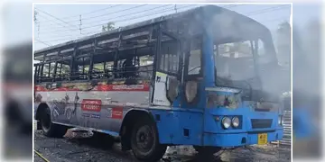 Read more about - Maynaguri | সাত সকালে যাত্রিবাহী সরকারি বাসে অগ্নিকান্ড! অসুস্থ্য হয়ে হাসপাতালে ভর্তি  বেশ কয়েকজন যাত্রী!