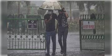 Read more about - দক্ষিণবঙ্গের একাধিক জেলায় ভারী বৃষ্টিপাত, নিম্নচাপের জেরে হতে পারে ঝোড়ো হাওয়া