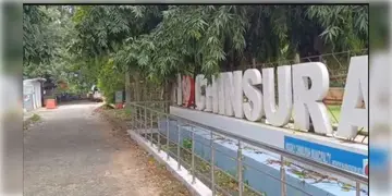 Read more about - Chinsurah | ধসে যাচ্ছে গঙ্গার পার, ফাটল ধরছে কংক্রিটের দেওয়ালে! নতুন আতঙ্ক হুগলির চুঁচুড়ায়!