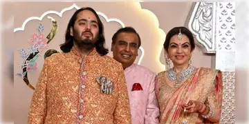 Read more about - Anant Ambani Wedding | বিয়ের থিমের সঙ্গে মিলিয়ে গোলাপি পোশাকে হাজির বরপক্ষ-আম্বানি পরিবার! ভাইরাল হলো বিয়ের মণ্ডপের ভিডিও!