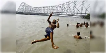 Read more about - Weather Update | গরমে জেরবার কলকাতা, একনজরে মহানগরের আজকের আবহাওয়া আপডেট