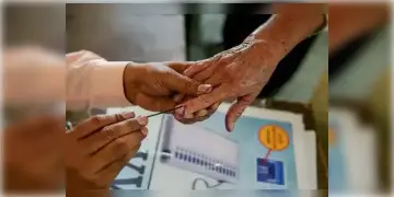 Read more about - Election Commission | ভোটার তালিকার সমস্যা সমাধানে ফোন করলেই পাবেন BLO-কে! হেল্পলাইন নম্বর চালু নির্বাচন কমিশনের