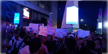 Read more about - R G Kar | আরজিকরে হামলার ঘটনায় সাসপেন্ড ৩ পুলিশ আধিকারিক! 'তিলোত্তমা'র বিচারের দাবিতে প্রতিবাদ মিছিলে 'অফিস পাড়া'